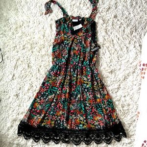 Floral Sleeveless Dress with A bottom lacing